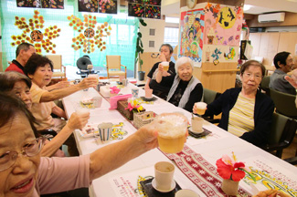 オハナ妙蓮寺1周年祝いをお客様とともに！