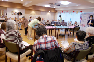 懐メロイベントの様子。懐かしさから会話も弾んでいました